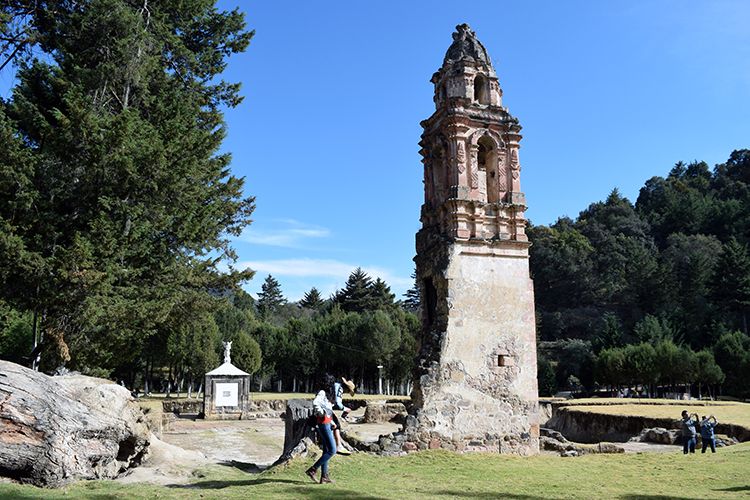 Templo Enterrado Tlalpujahua Michoacán De Mochilazo