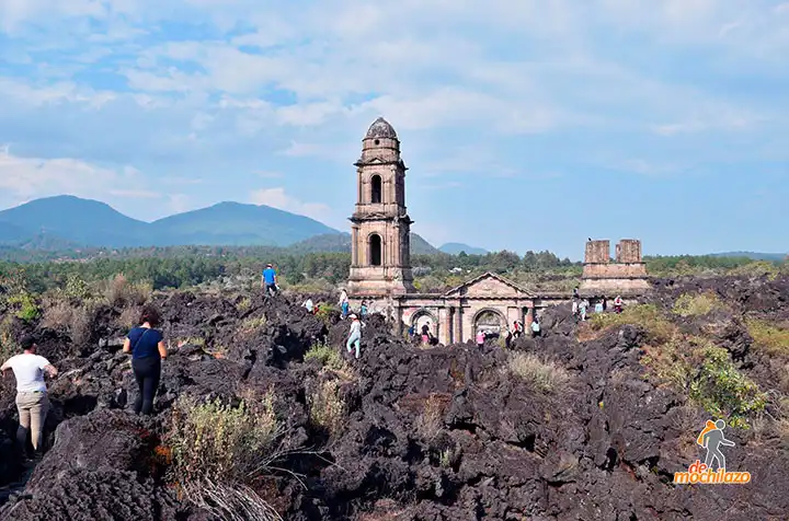 De Mochilazo Ruinas San Juan Parangaricutiro Michoacán