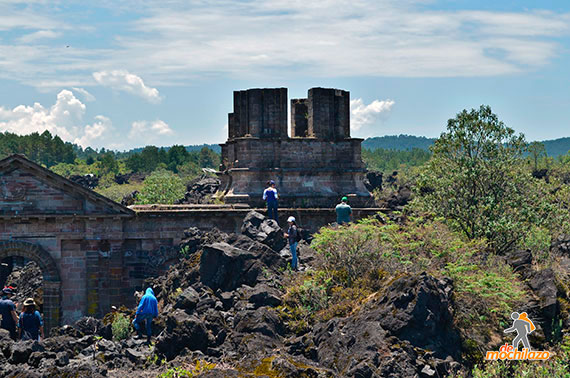 Ruinas de San Juan Parangaricutiro Angahuan Michoacán De Mochilazo