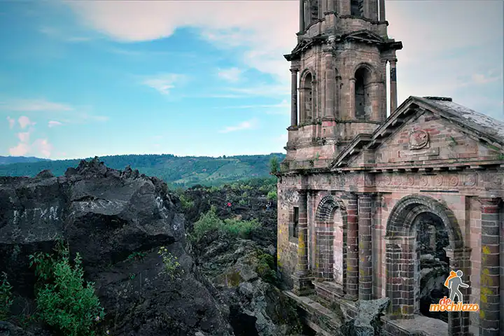 De Mochilazo Ruinas San Juan Parangaricutiro Michoacán