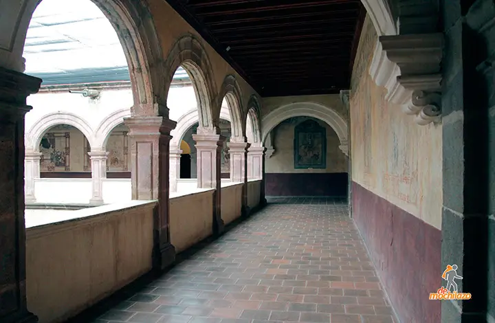 De Mochilazo Exconvento Franciscano Tzintzuntzan Michoacán Pueblo Mágico