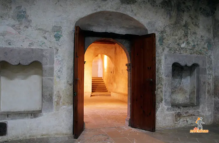 De Mochilazo Exconvento Franciscano Tzintzuntzan Michoacán Pueblo Mágico
