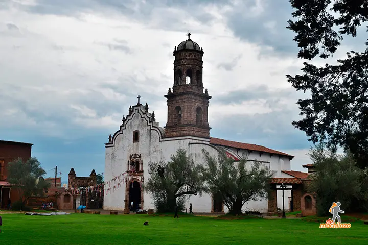 De Mochilazo Exconvento Franciscano Tzintzuntzan Michoacán Pueblo Mágico
